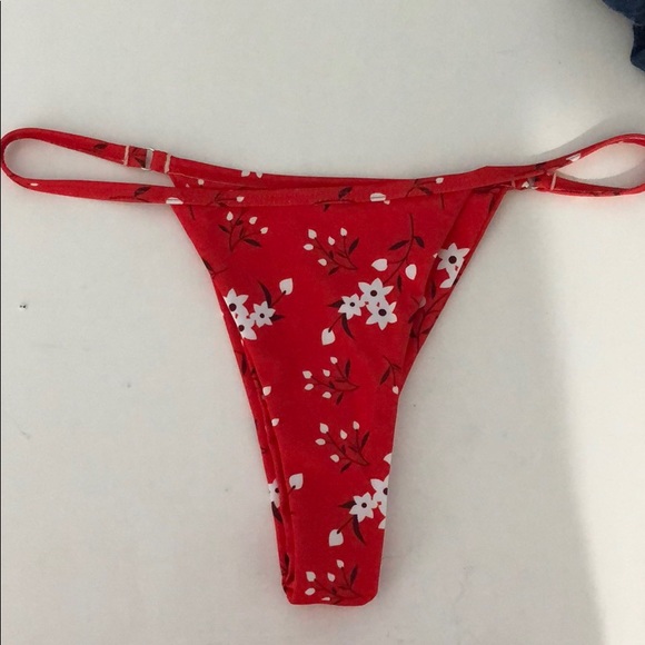 Bikini - Picture 3 of 3